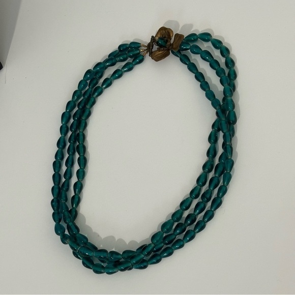 Vintage Antique blue glass beaded necklace with metal flower closure - Picture 7 of 9